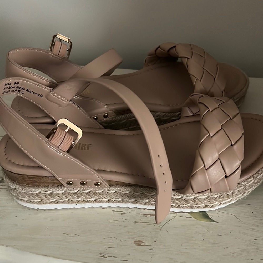 Platform sandals size 9